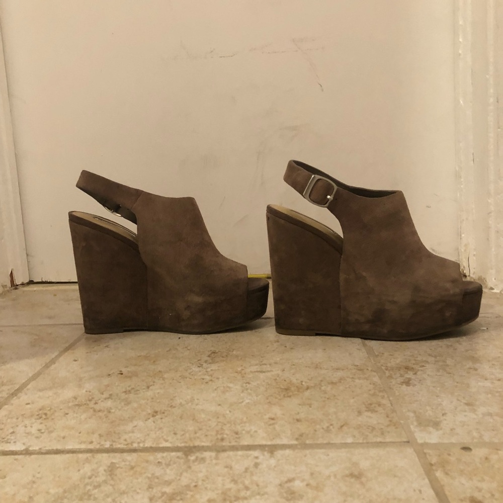 BCBG taupe suede wedges